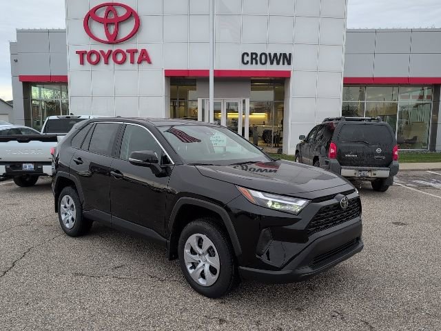 2025 Toyota RAV4 LE's photo