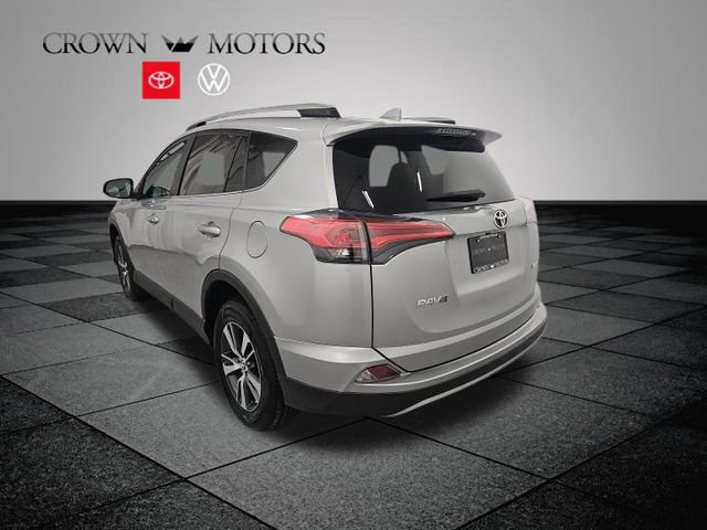 2017 Toyota RAV4 XLE photo 4