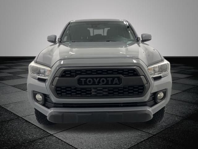 2020 Toyota Tacoma TRD Off-Road photo 2
