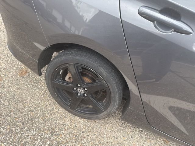 2017 Toyota Prius Four Touring photo 2