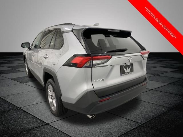 2022 Toyota RAV4 XLE photo 4