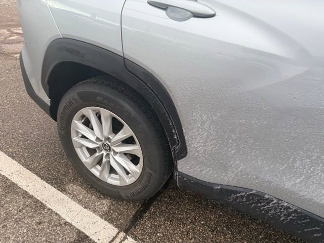 2022 Toyota Corolla Cross LE photo 3