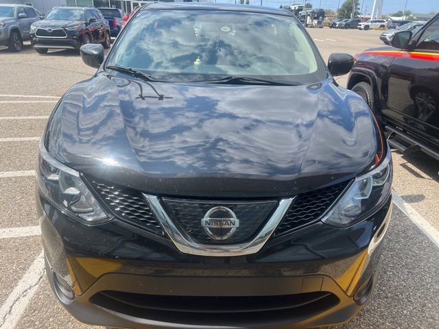 2018 Nissan Rogue Sport S photo 2