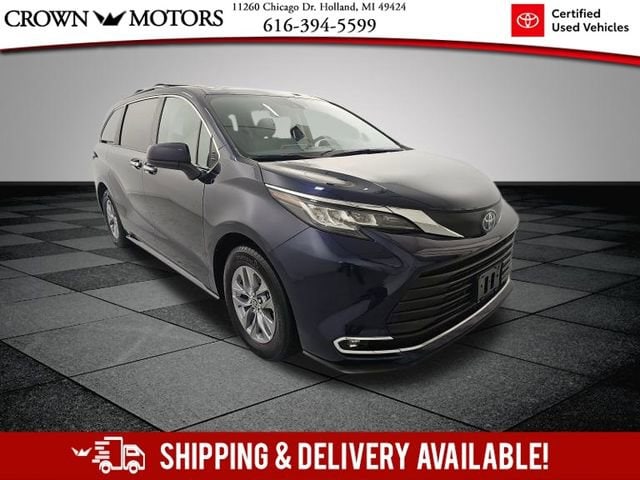 2022 Toyota Sienna XLE's photo