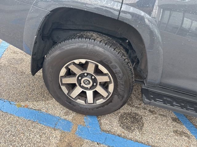 2024 Toyota 4Runner TRD Off-Road photo 2