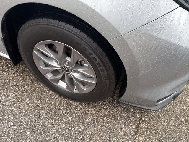 2025 Toyota Sienna XLE photo 2