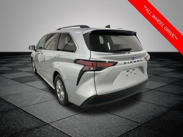 2021 Toyota Sienna XLE photo 4