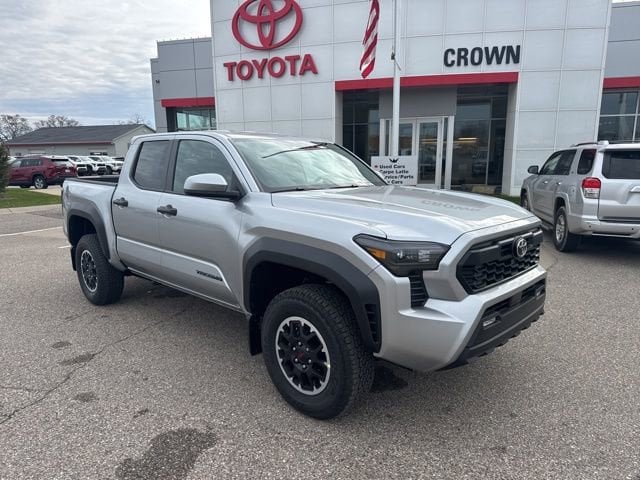 2025 Toyota Tacoma SR5's photo