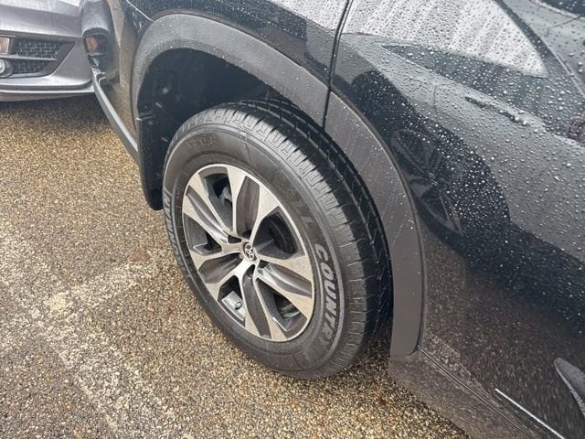 2023 Toyota Highlander XLE photo 3