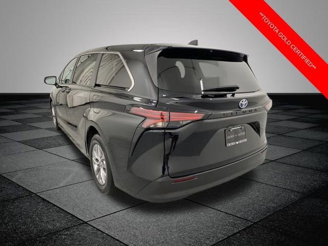 2022 Toyota Sienna LE photo 4