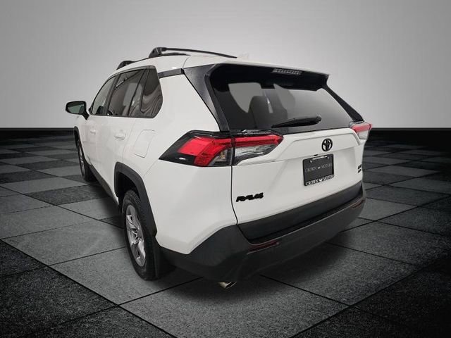 2023 Toyota RAV4 XLE photo 3