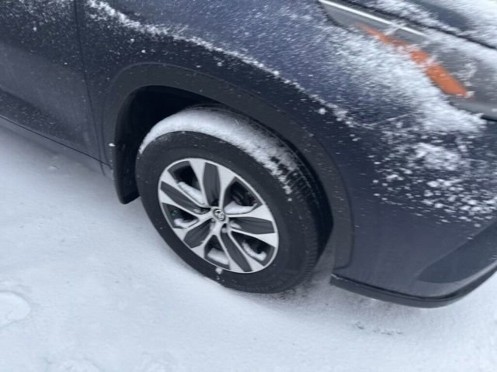 Used 2021 Toyota Highlander XLE SUV