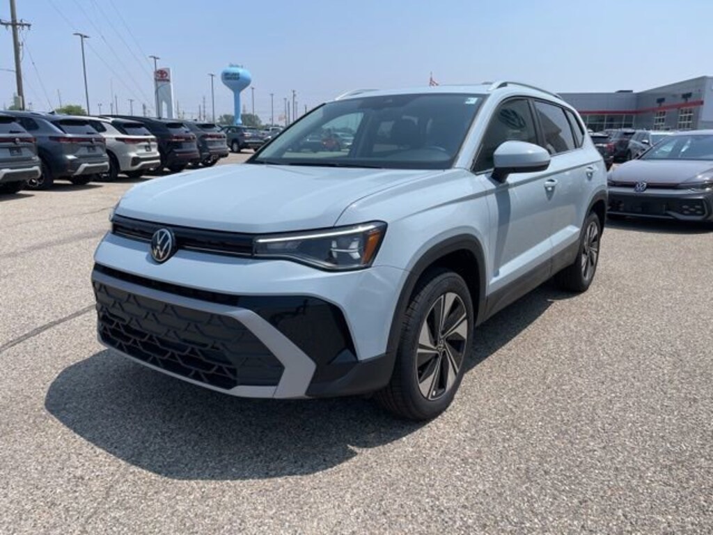 Used 2025 Volkswagen Taos 1.5T SE SUV