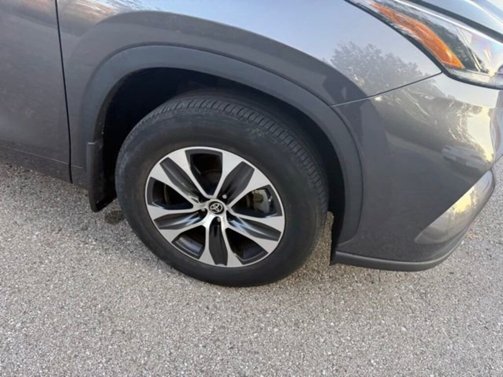 Used 2021 Toyota Highlander XLE SUV