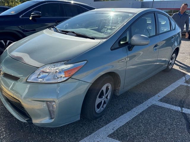 2015 Toyota Prius Five photo 2