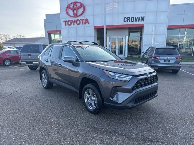 2025 Toyota RAV4 XLE's photo