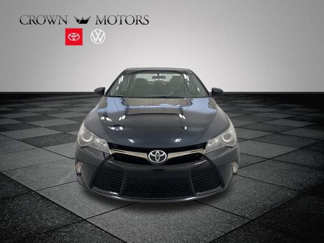 2016 Toyota Camry LE photo 2