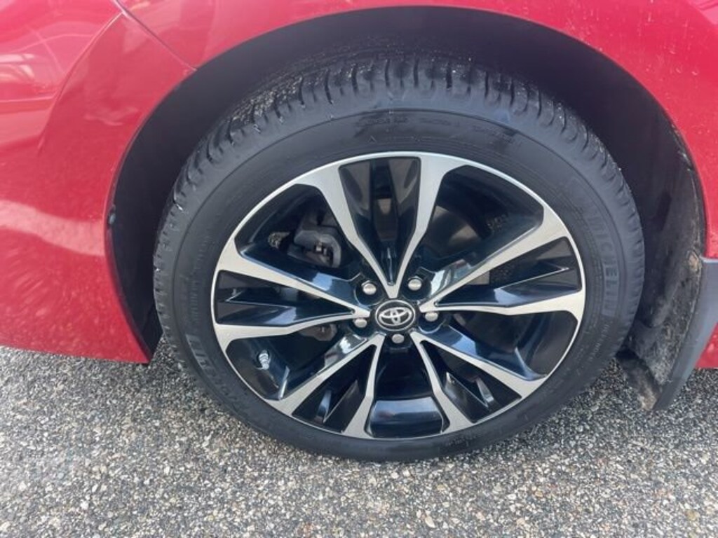 Used 2018 Toyota Corolla SE Sedan