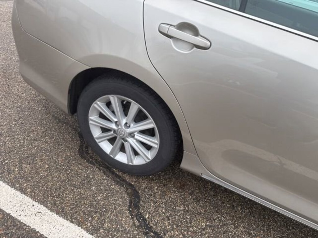 Used 2014 Toyota Camry Hybrid XLE Sedan