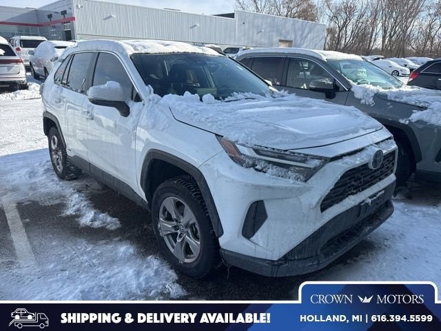 2024 Toyota RAV4 XLE's photo