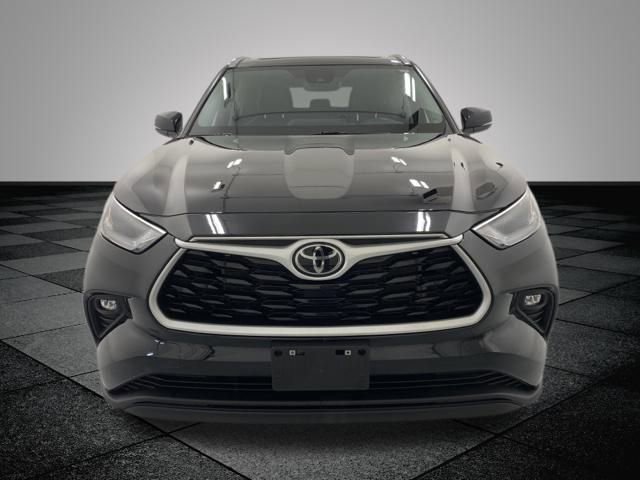 2023 Toyota Highlander XLE photo 2