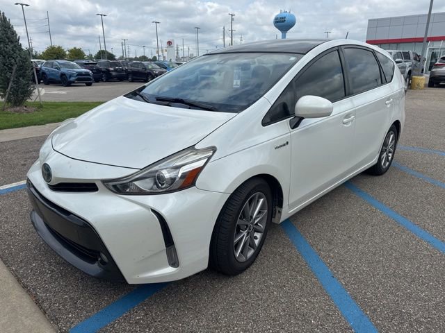 2016 Toyota Prius V Five photo 2