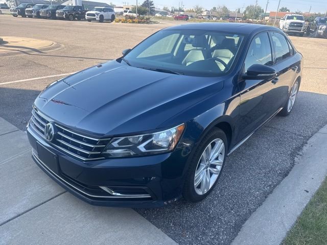 2019 Volkswagen Passat 2.0T Wolfsburg Edition photo 2