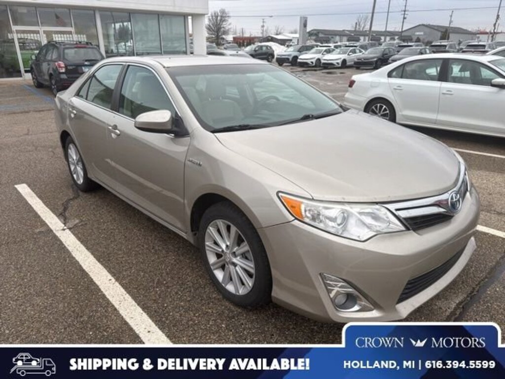 Used 2014 Toyota Camry Hybrid XLE Sedan