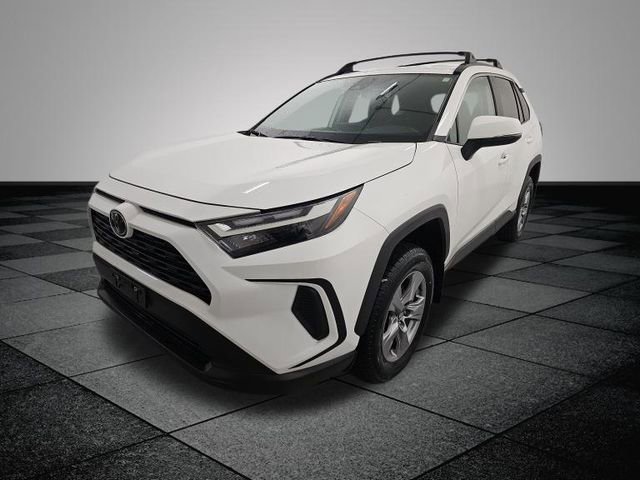 2023 Toyota RAV4 XLE photo 2