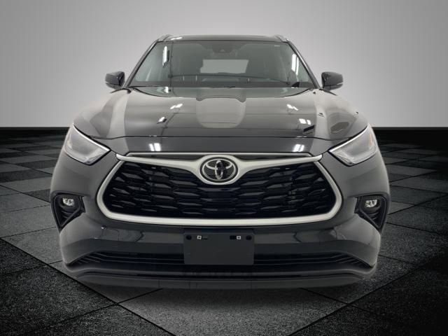 2023 Toyota Highlander XLE photo 2