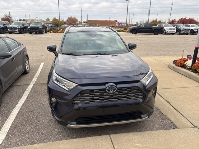 2020 Toyota RAV4 Hybrid XSE photo 3