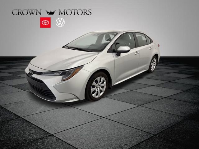 2025 Toyota Corolla LE photo 3