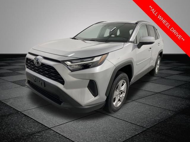 2022 Toyota RAV4 XLE photo 3