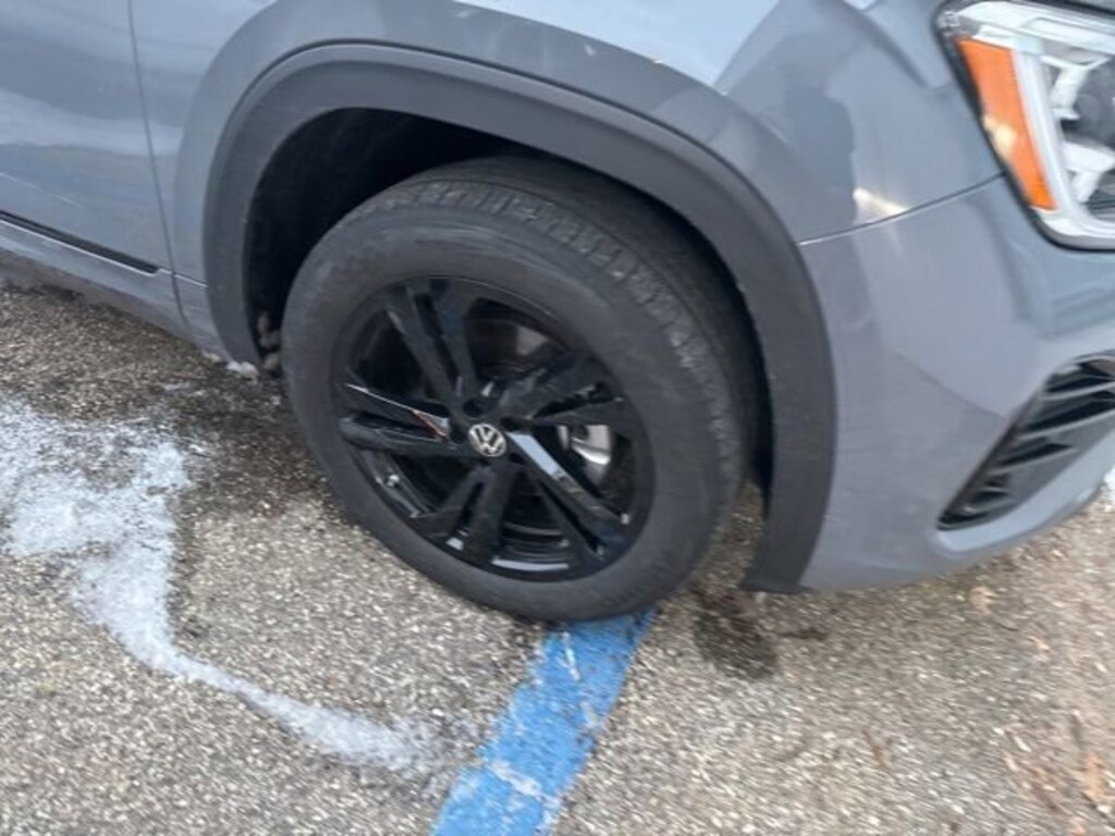 Used 2025 Volkswagen Atlas Cross Sport 2.0T SEL R-Line Black SUV