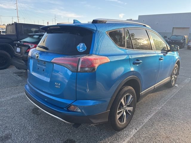 2016 Toyota RAV4 XLE photo 3