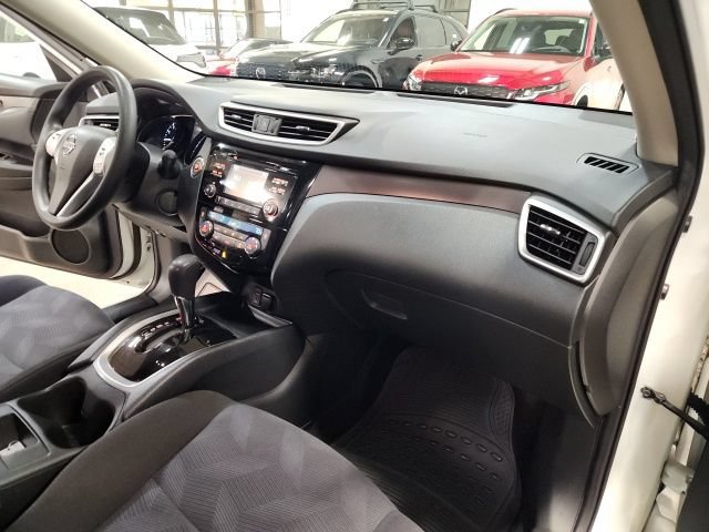 2016 Nissan Rogue SV - Photo 31