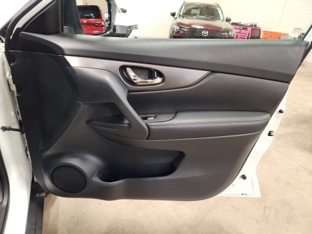 2016 Nissan Rogue SV - Photo 32