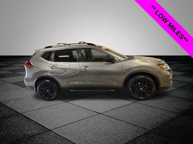 2018 Nissan Rogue SV photo 2