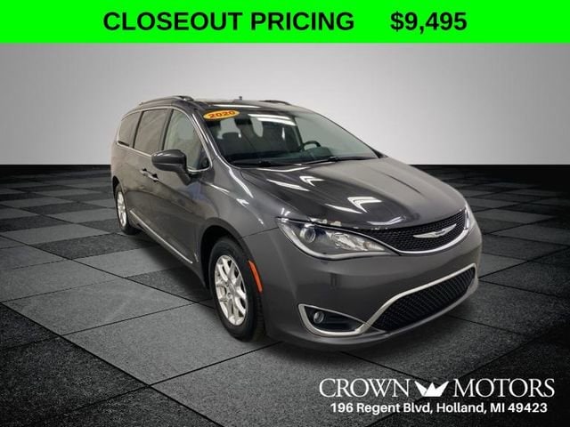 2020 Chrysler Pacifica Touring L's photo
