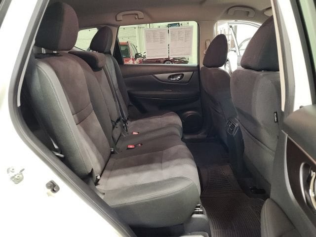 2016 Nissan Rogue SV - Photo 28