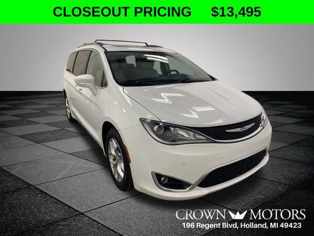 2018 Chrysler Pacifica Touring L Plus's photo
