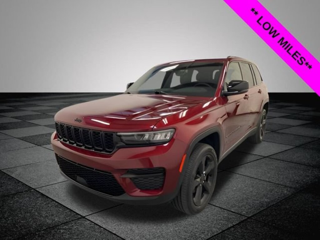 Used 2023 Jeep Grand Cherokee Laredo SUV