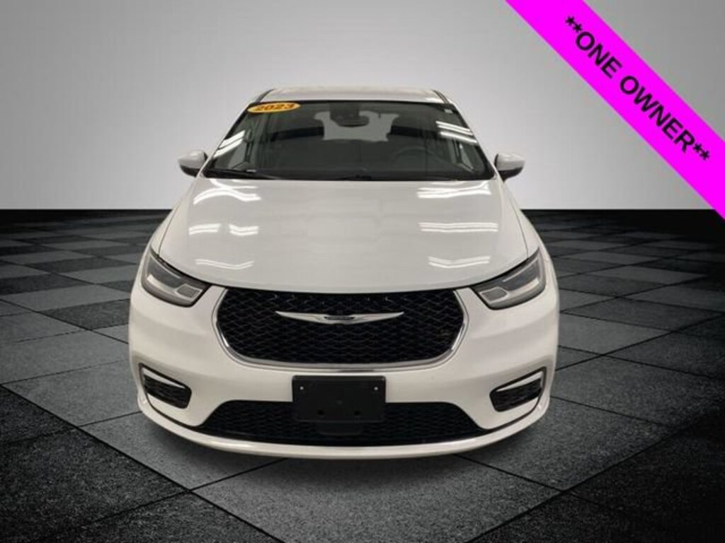 Used 2023 Chrysler Pacifica Touring L Van Passenger Van