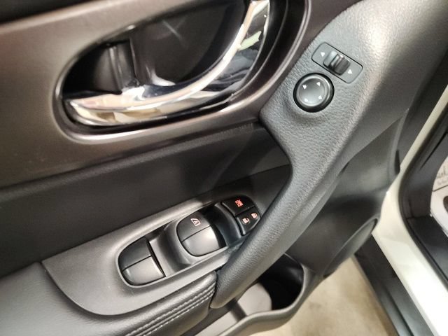 2016 Nissan Rogue SV - Photo 21