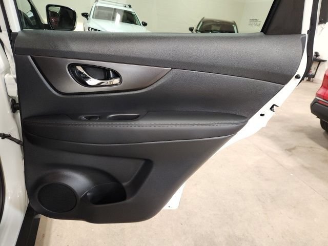 2016 Nissan Rogue SV - Photo 29