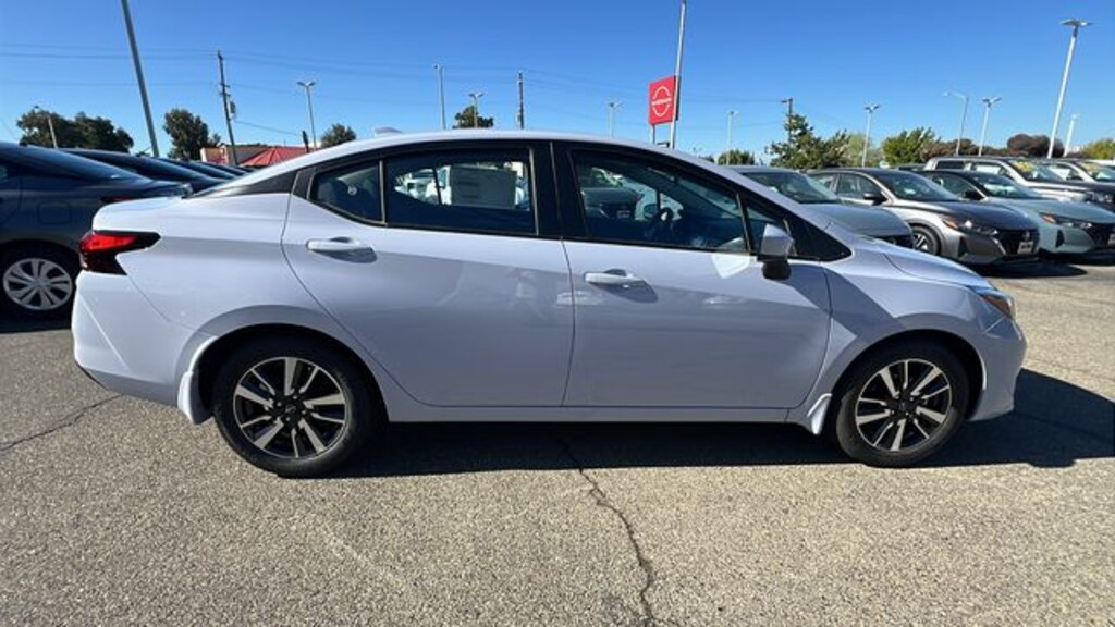 New 2025 Nissan Versa 1.6 SV Sedan