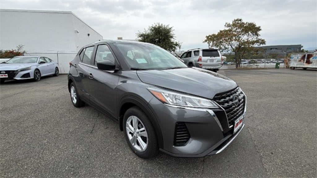 New 2025 Nissan Kicks Play S SUV