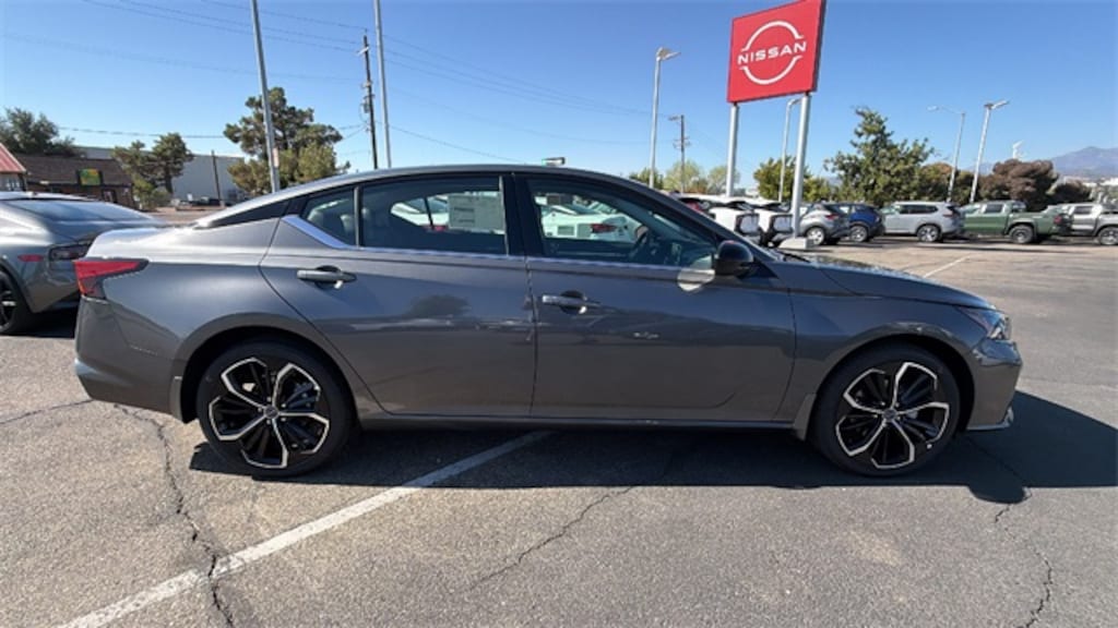 New 2025 Nissan Altima 2.5 SR Sedan