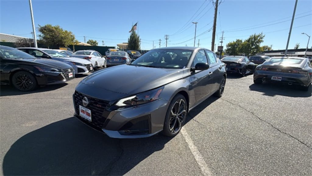 New 2025 Nissan Altima 2.5 SR Sedan