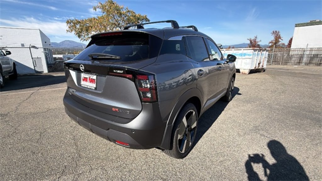 New 2026 Nissan Kicks SR SUV